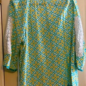yellow and light blue and white crown and ivy size 1X great condition